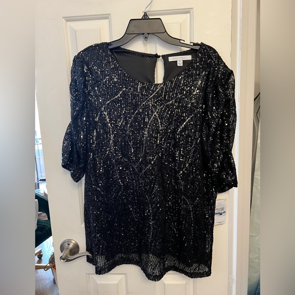 Single Thread Sequinned Short Sleeve Top in Black Deco, NWT (size XL)